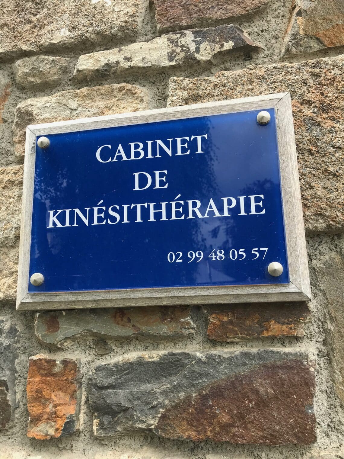 Comment choisir sa plaque professionnelle kiné ?